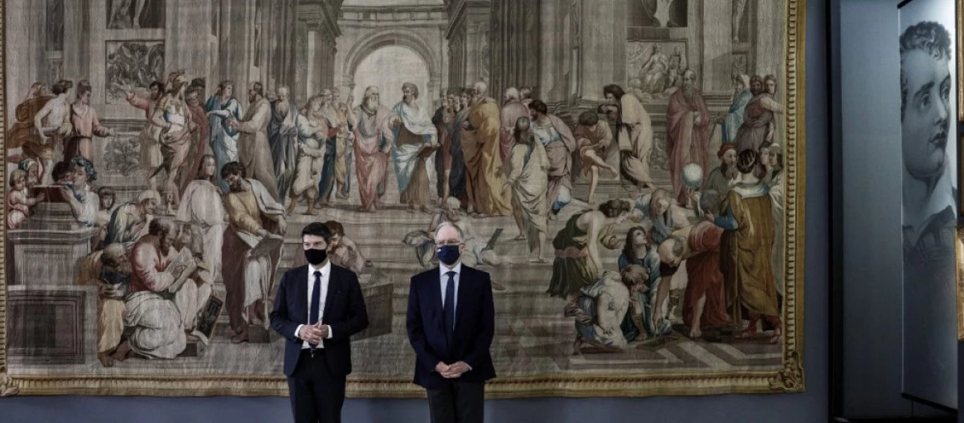  Η «Σχολή των Αθηνών» κοσμεί την Βουλή - Μοναδικές φωτογραφίες (φωτό)